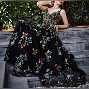 Mac Duggal
Floral Beaded Tulle Gown size 2 New $698